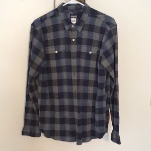 Patagonia button up longsleeve shirt
